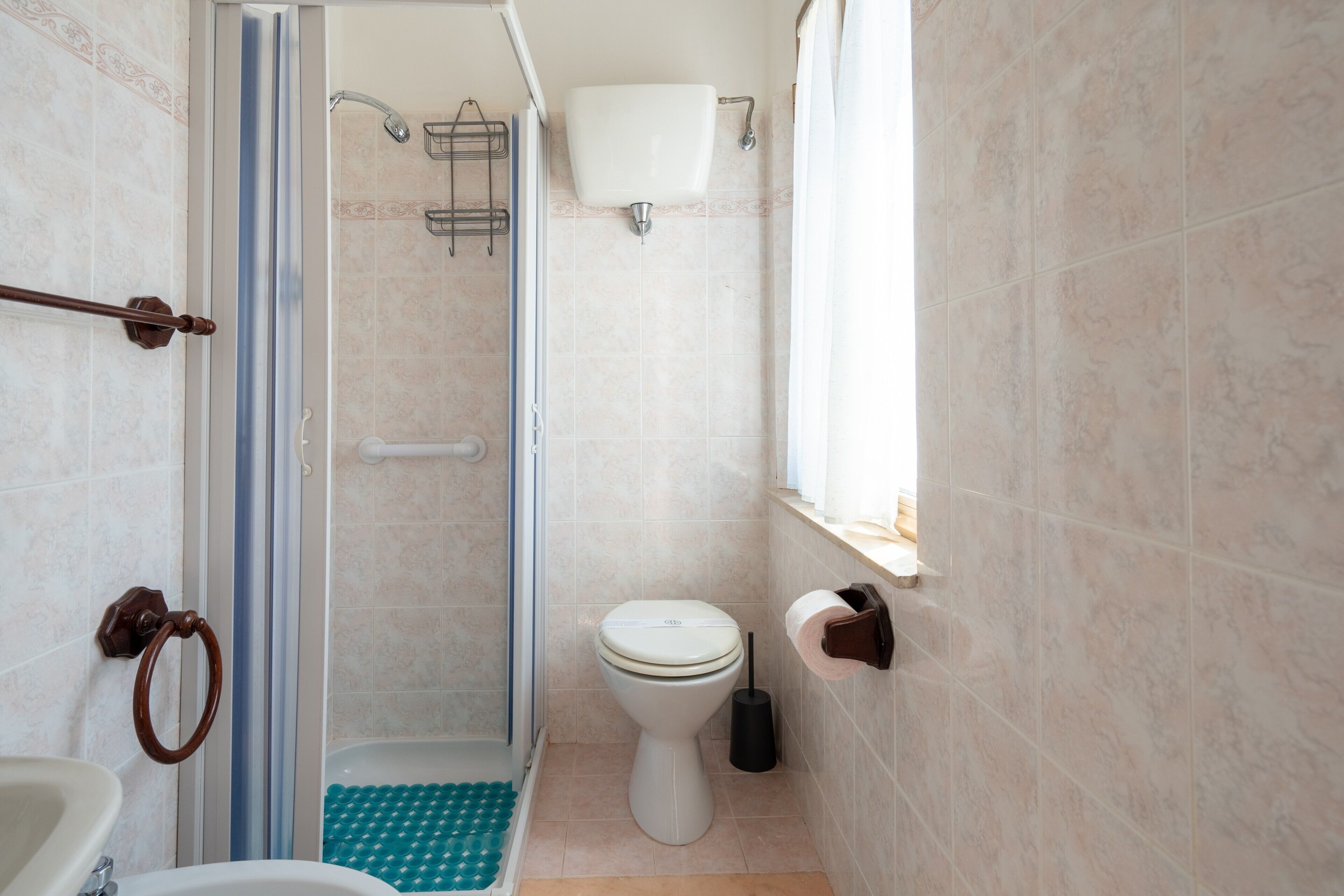 淋浴设施、吹风机、毛巾