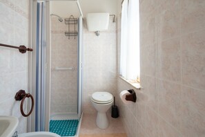 Bruser, hårtørrer, håndklæder