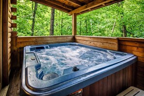 Outdoor spa tub - Hot Tub, WiFi, Fireplace, Pool Table, Foosball (Sevierville)