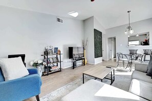 TV, offices - South Austin Retreat: Pet-Friendly Townhouse (Austin)