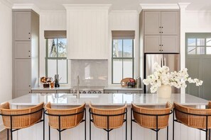 Fridge, microwave, oven, stovetop - Luxury Savannah Home | Private Pool & Spa (Savannah)