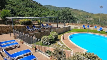 Seasonal outdoor pool