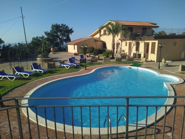 Seasonal outdoor pool - sea terrace resort cefalu (Cefalu)