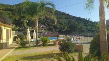 Piscine extérieure (ouverte en saison)