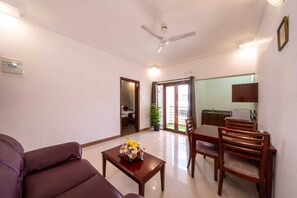 Superior Suite, City View | Living area