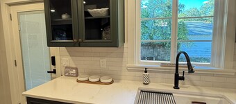 Spacious and cozy 2-bedroom house in delightful Jackson with cool AC