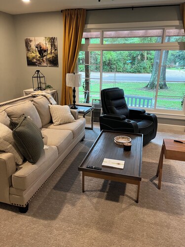 Spacious and cozy 2-bedroom house in delightful Jackson with cool AC