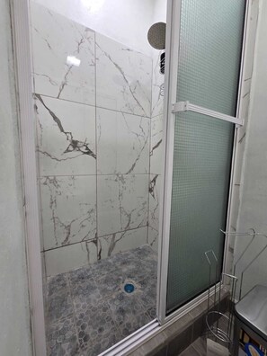 Towels, soap, toilet paper - Serene 1-bedroom with two queen bed lodge with AC in charming Nahuizalco (Nahuizalco)