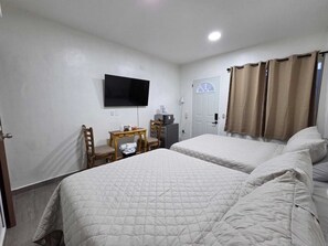 Iron/ironing board, WiFi, bed sheets - Serene 1-bedroom with two queen bed lodge with AC in charming Nahuizalco (Nahuizalco)