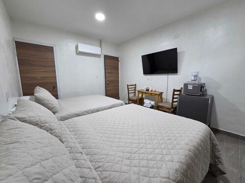 Serene 1-bedroom with two queen bed lodge /La Posada Cruz in charming Nahuizalco