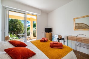 1 bedroom, iron/ironing board, WiFi, bed sheets - Sunny Break Apartment in Boulouris sur Mer (Saint-Raphaël)