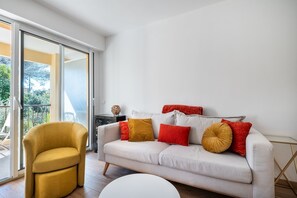 TV - Sunny Break Apartment in Boulouris sur Mer (Saint-Raphaël)