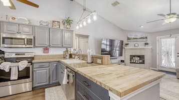 雪櫃、微波爐、焗爐、爐具