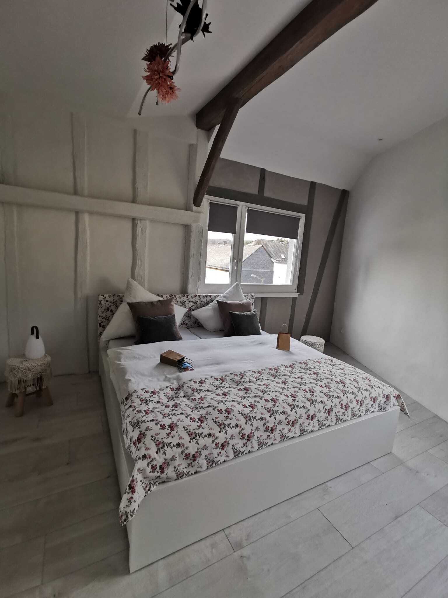 1 多间卧室、熨斗/熨衣板、上网接入、床单