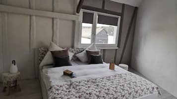 1 多间卧室、熨斗/熨衣板、上网接入、床单