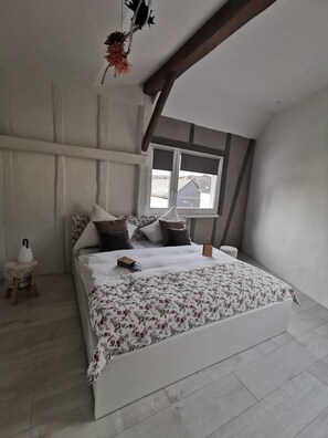 1 camera, ferro/asse da stiro, accesso a Internet, lenzuola