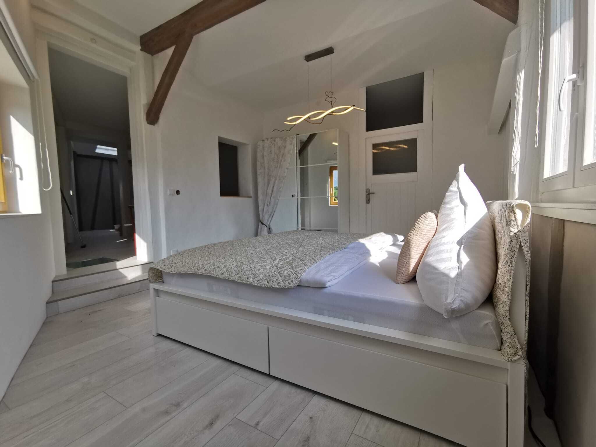 Fer et planche à repasser, accès Internet, draps fournis