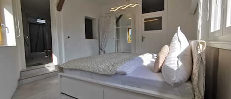 1 chambre, fer et planche à repasser, accès Internet, draps fournis