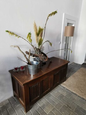 Interior - Refugium 29a: New refuge in an old barn. (Horn)