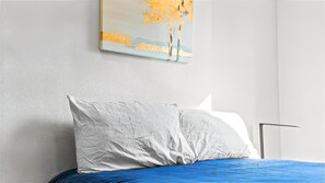 1 bedroom, iron/ironing board, WiFi, bed sheets - Modern Dallas Getaway – Walk to Dining + Free Parking (Dallas)