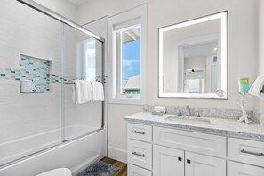 Shower, hair dryer, towels - 🌞🌴Sound Views | Golf Cart | Community Pool | An Island in the Sun🌞🌴 (Navarre)