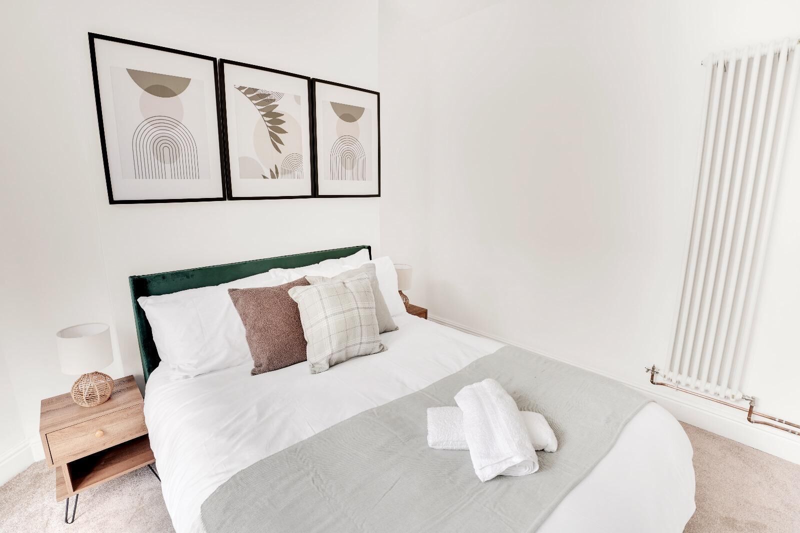 3 chambres, fer et planche à repasser, Wi-Fi, draps fournis