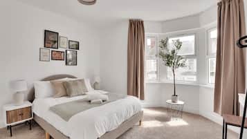 3 bedrooms, iron/ironing board, WiFi, bed sheets