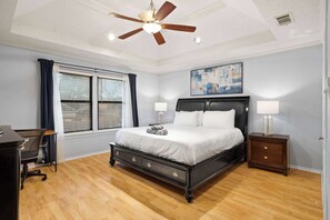 5 soveværelser, skrivebord, strygejern/strygebræt, Wi-Fi