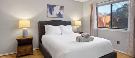 5 bedrooms, desk, iron/ironing board, WiFi