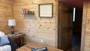 Interior - Lone Star Cabin (Dalhart)