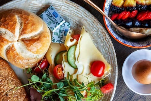 Tägliches nach Wunsch zubereitetes Frühstück gegen Gebühr