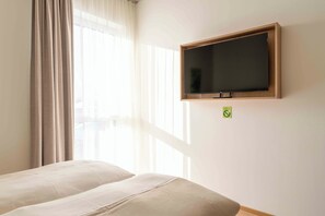 Schreibtisch, laptopgeeigneter Arbeitsplatz, kostenloses WLAN