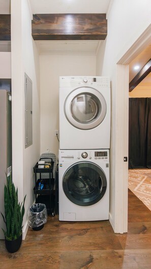 Interior - NEW KY Derby Silo | Yard Games | Hot Tub | 3 Kings (Beattyville)