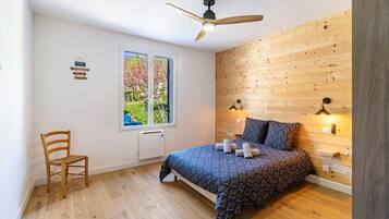 4 Schlafzimmer, BĂŒgeleisen/BĂŒgelbrett, WLAN, BettwĂ€sche