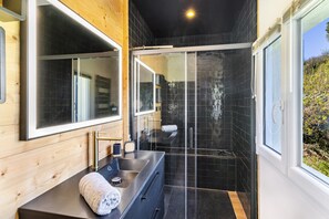 Shower, hair dryer, towels - Tropical Escape in Dordogne (Le Fleix)