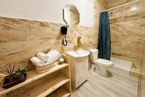 Dusche, Haartrockner, Bidet, Handtücher