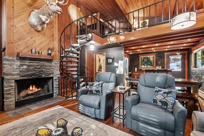 Smart TV, fireplace - Ptarmigan Condo with Community Amenities and Shared Lake Access (Whitefish)
