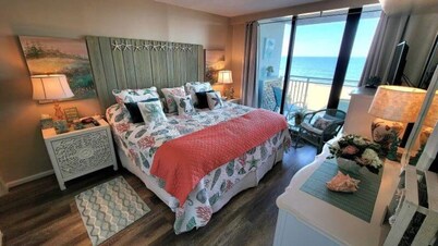 Beachfront oasis right on the boardwalk! 2Bed 2Bathroom