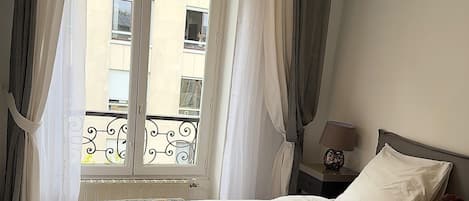 1 habitación, tabla de planchar con plancha, wifi y ropa de cama