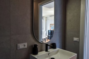 Interior - Welcome to Casa Elide! Malcesine, Italy. Entire accommodation. (Malcesine)