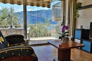 Living area - Welcome to Casa Elide! Malcesine, Italy. Entire accommodation. (Malcesine)