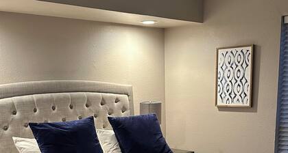 Cozy 1-bedroom condo with lake views, shopping, and easy highways access