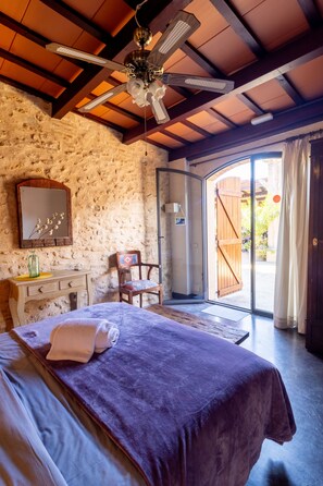 Deluxe Villa, Private Bathroom, Garden View - Masia Notari Casabona (Vilanova I la Geltru)