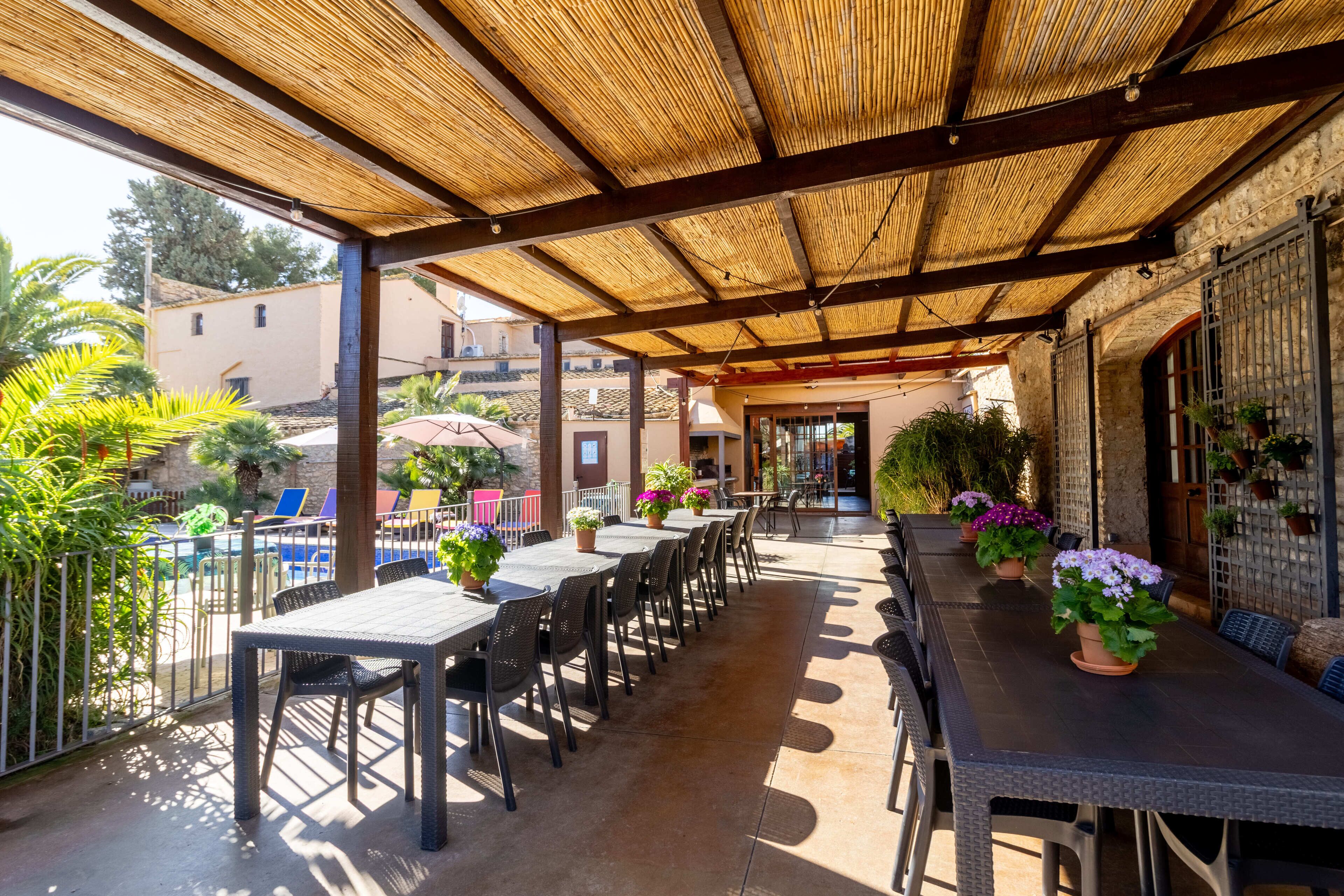 รับประทานอาหารกลางแจ้ง