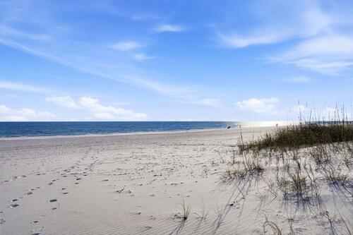 NEW LISTING!! Regatta Condos 304C - Beachfront Resort w/Pool