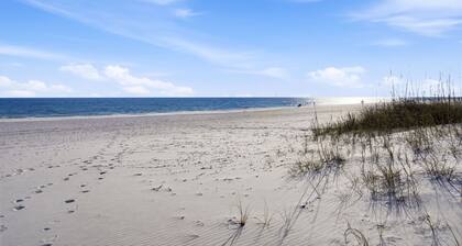 NEW LISTING!! Regatta Condos 304C - Beachfront Resort w/Pool