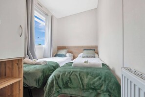 House, 3 Bedrooms, Accessible, Smoking | 4 bedrooms - Family Caravan - Sleeps 8 - Walk to the (Prestonpans)