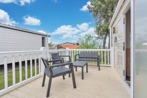 House, 3 Bedrooms, Accessible, Smoking | Balcony - Family Caravan - Sleeps 8 - Walk to the (Prestonpans)