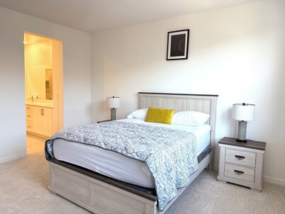 Furnished 3BR 3.5BA Home Monthly Stays Wi-Fi and Parking Included