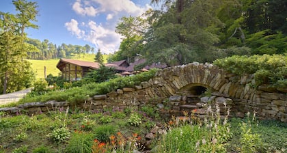 4BR Chalet | Sleeps up to 12 | Mountain Views